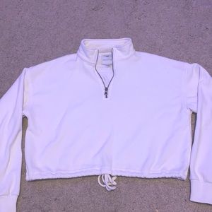 Size xs/ fits like a M oversized cropped white American eagle pullover